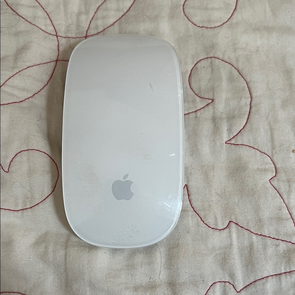 Apple Sleek White Magic Mouse